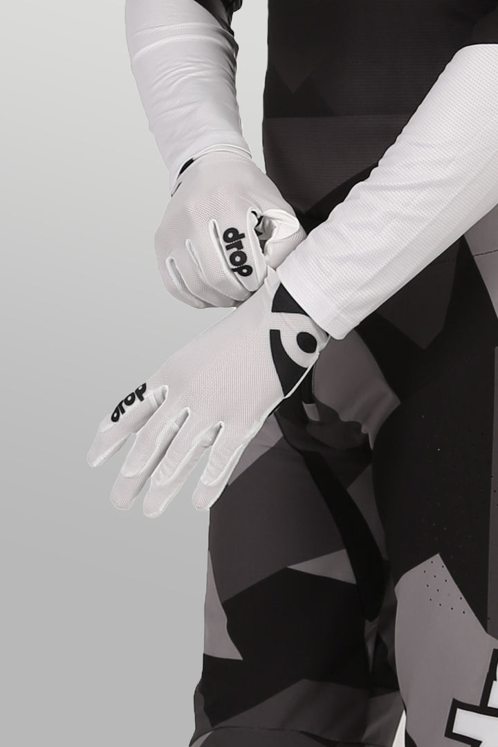 Alpha Camo White Gloves